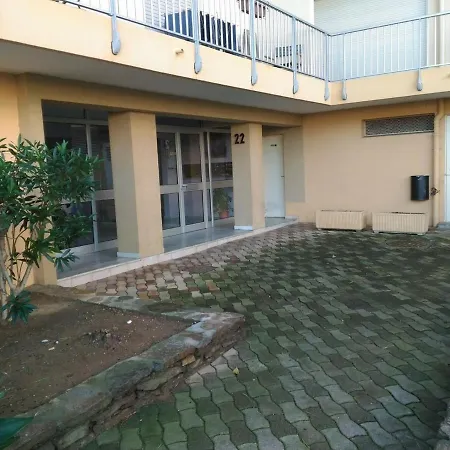Apartment Confortable 2 Pieces Au Lavandou Avec Balcon, Clim Et Acces Piscine - Fr-1-308-120 *