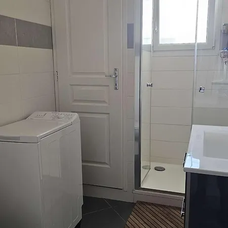 Confortable 2 Pieces Au Lavandou Avec Balcon, Clim Et Acces Piscine - Fr-1-308-120 Le Lavandou